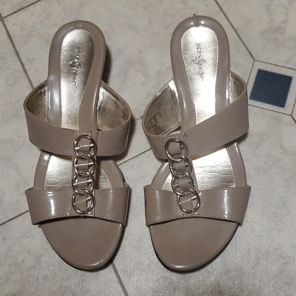 Jaclyn Smith tan sandles size 8.5M